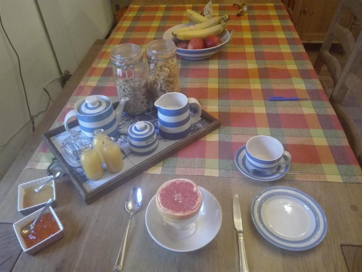 Bed and Breakfast L'Esquilon Chambre D'Hote Thiat Экстерьер фото